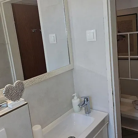 Dube - One Bedroom With Sea View And Terrace Apartman