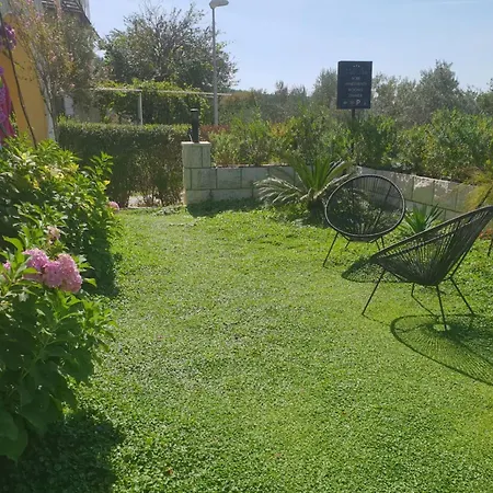 Dube - One Bedroom With Sea View And Terrace Apartman